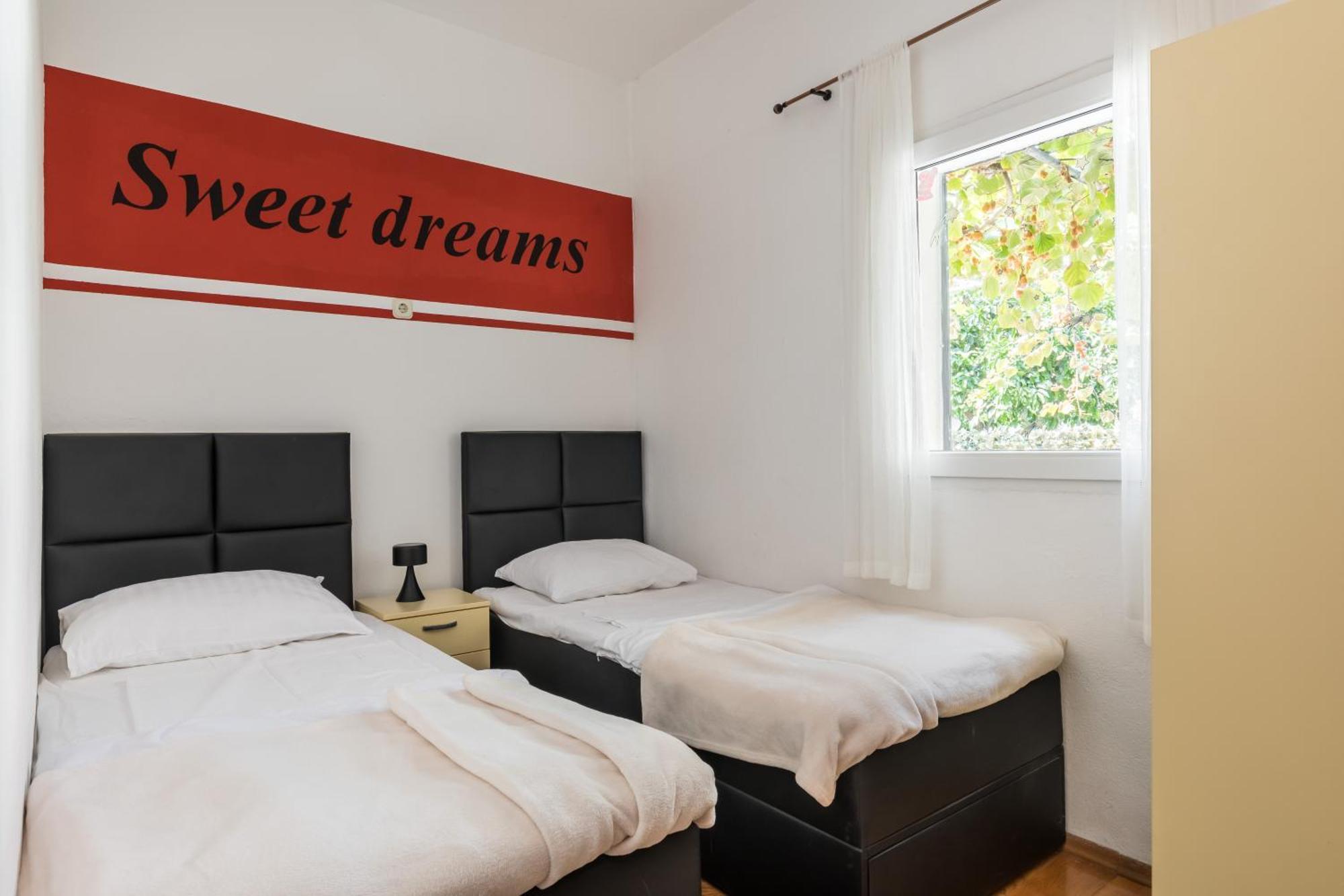 Sweet Dreams Apartment Sutivan Exterior photo